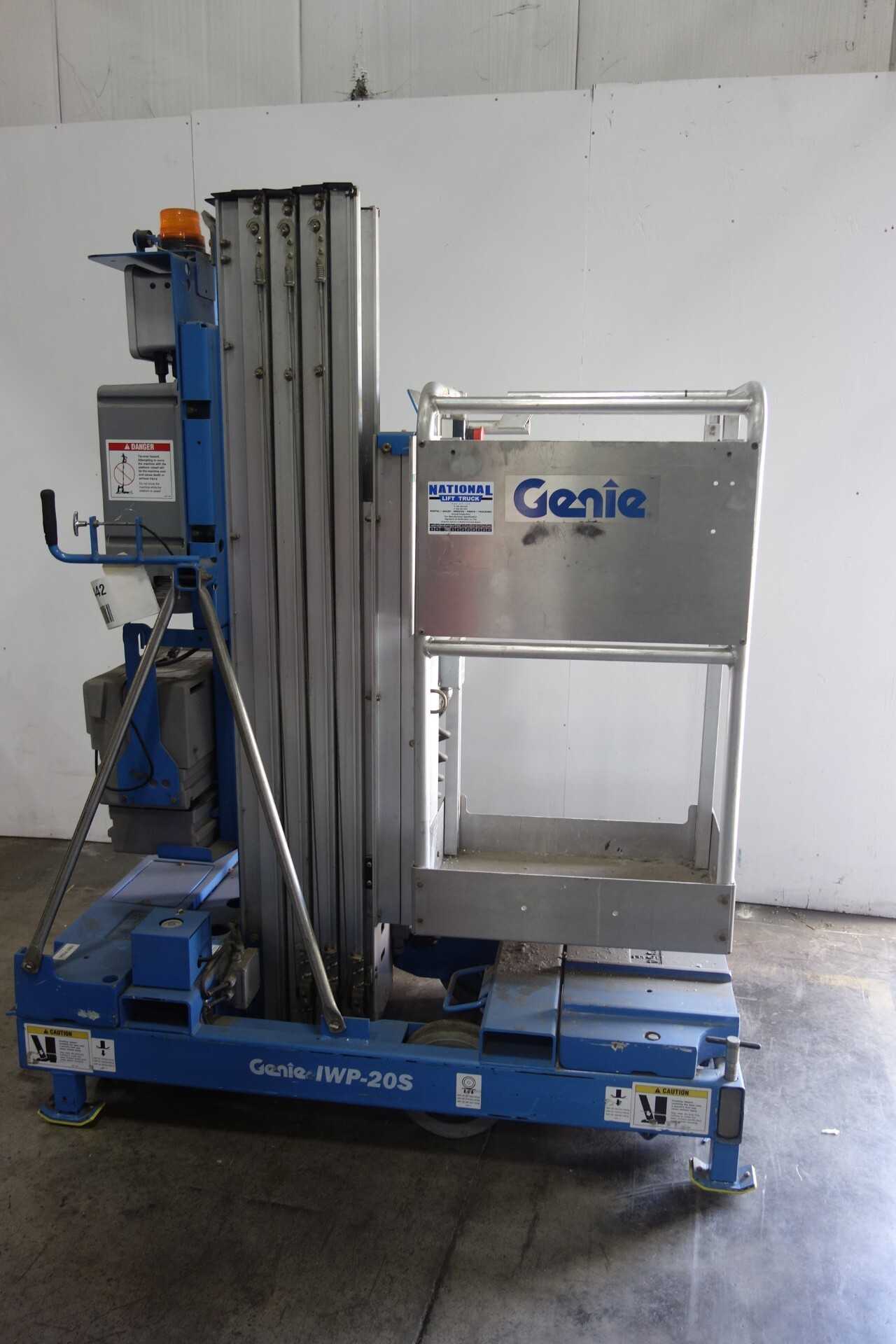 GENIE IWP-20S LIFT - MATERIAL HANDLING