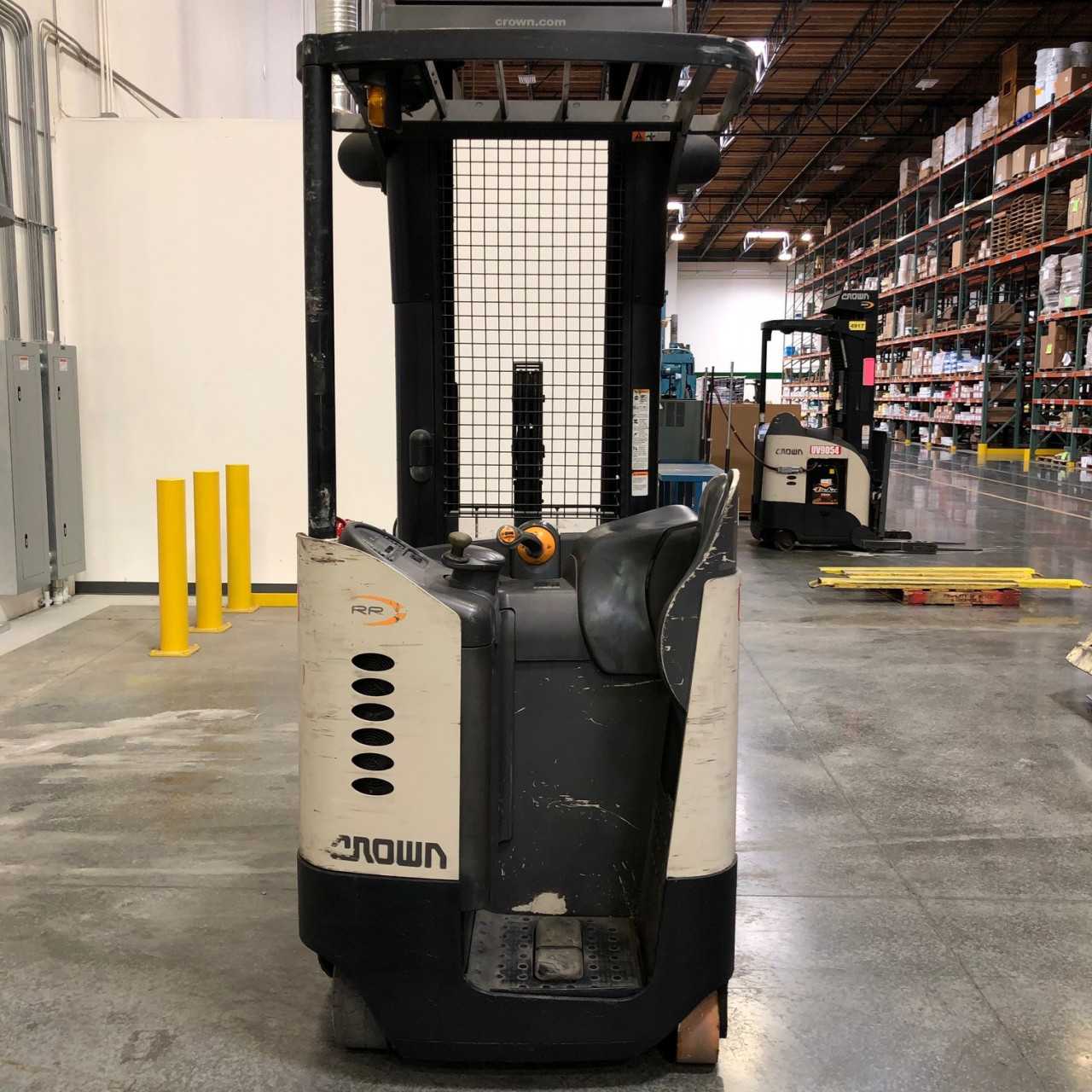2004 Crown RR5220-35 reach truck, W. Sacramento - REACH TRUCKS