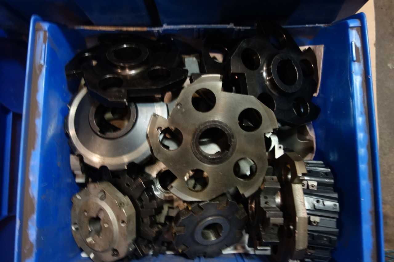 LOT OF ASSORTED CUTTERS, FACE MILLS, ATTACHMENTS - ELECTRIC POWER TOOLS