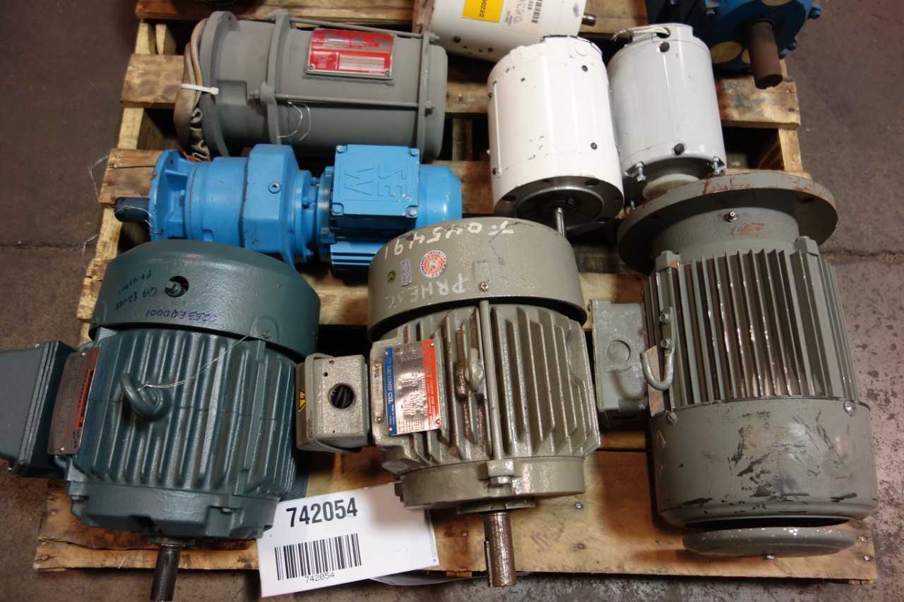 1 PALLET OF ASSORTED AC MOTORS- BALDOR, SEW EURODRIVE, RELIANCE - ELECTRIC MOTORS