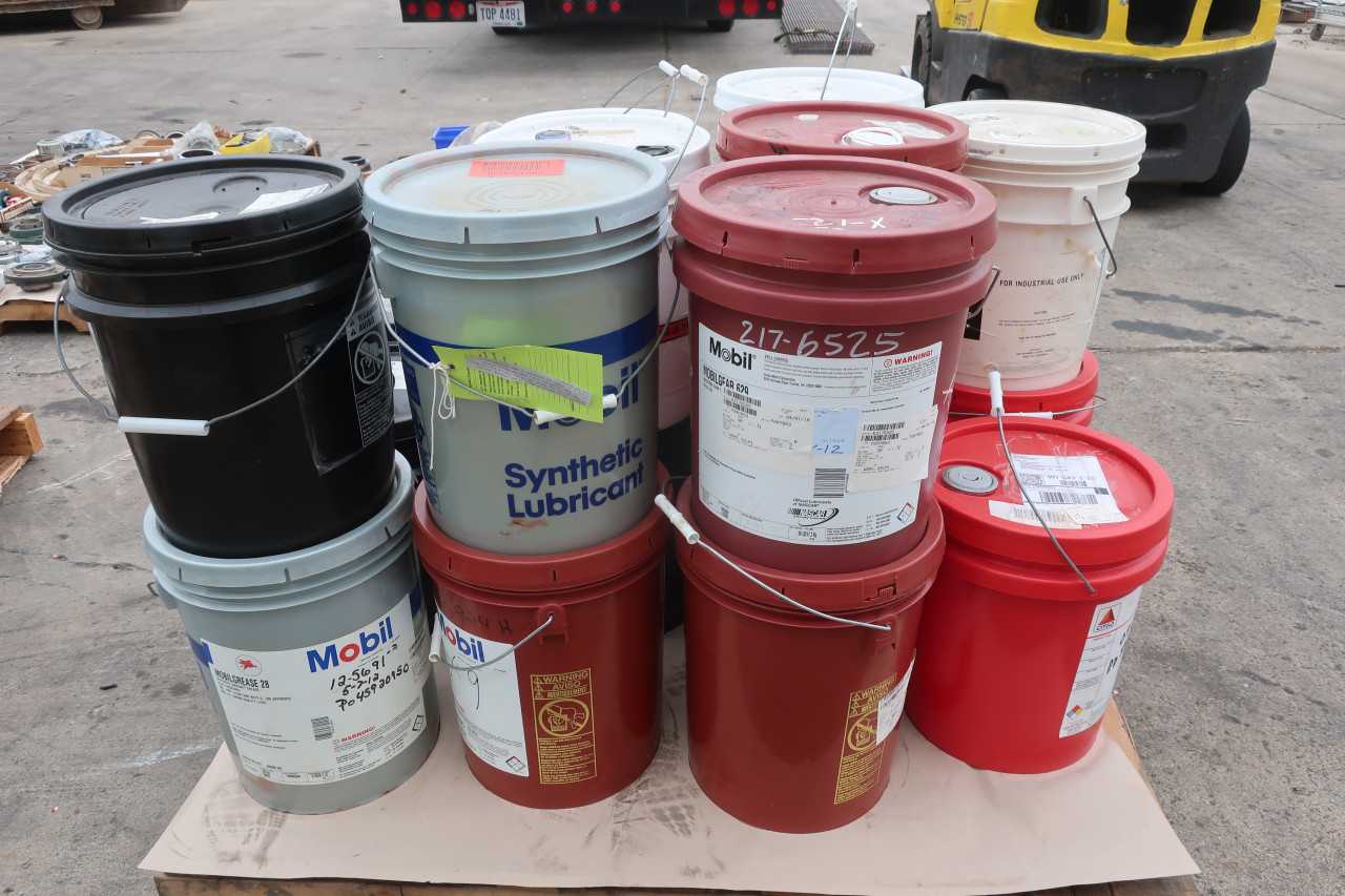 1 PALLET OF ASSORTED OIL LUBRICANTS AND CONCRETE MIX - PALLET JACKS