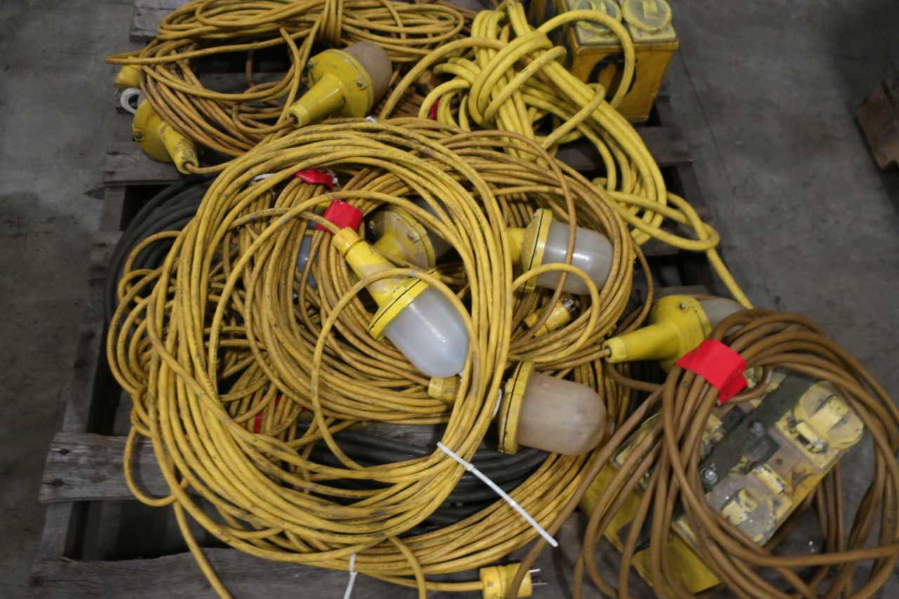 1 PALLET OF EXTENSION CORD LIGHTS - MISCELLANEOUS