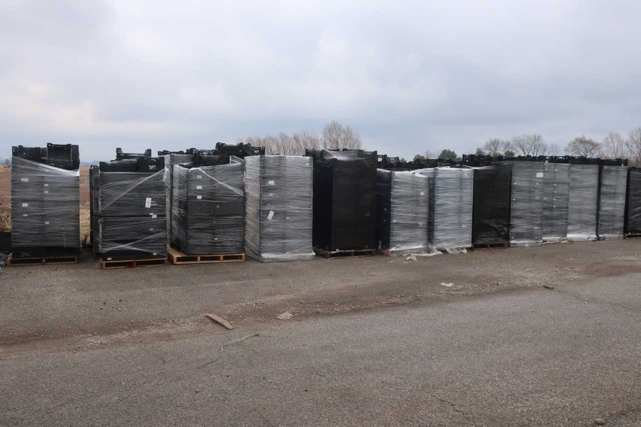 LOT OF 1500 BLACK STORAGE TOTES - MATERIAL HANDLING