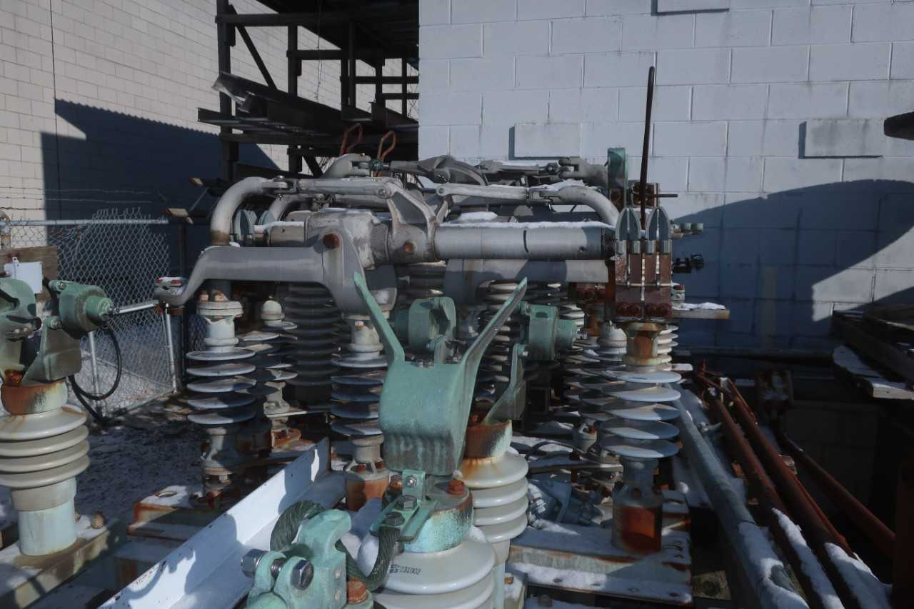 LOT OF ASSORTED AIR BREAK SWITCHES - ELECTRICAL COMPONENTS
