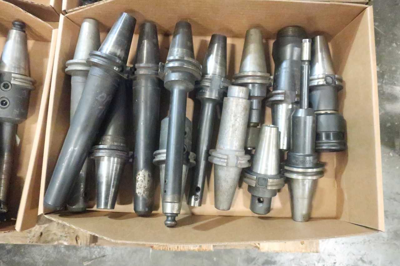 LOT OF ASSORTED CAT40 TOOL HOLDERS WITH ATTACHMENTS - ELECTRIC POWER TOOLS