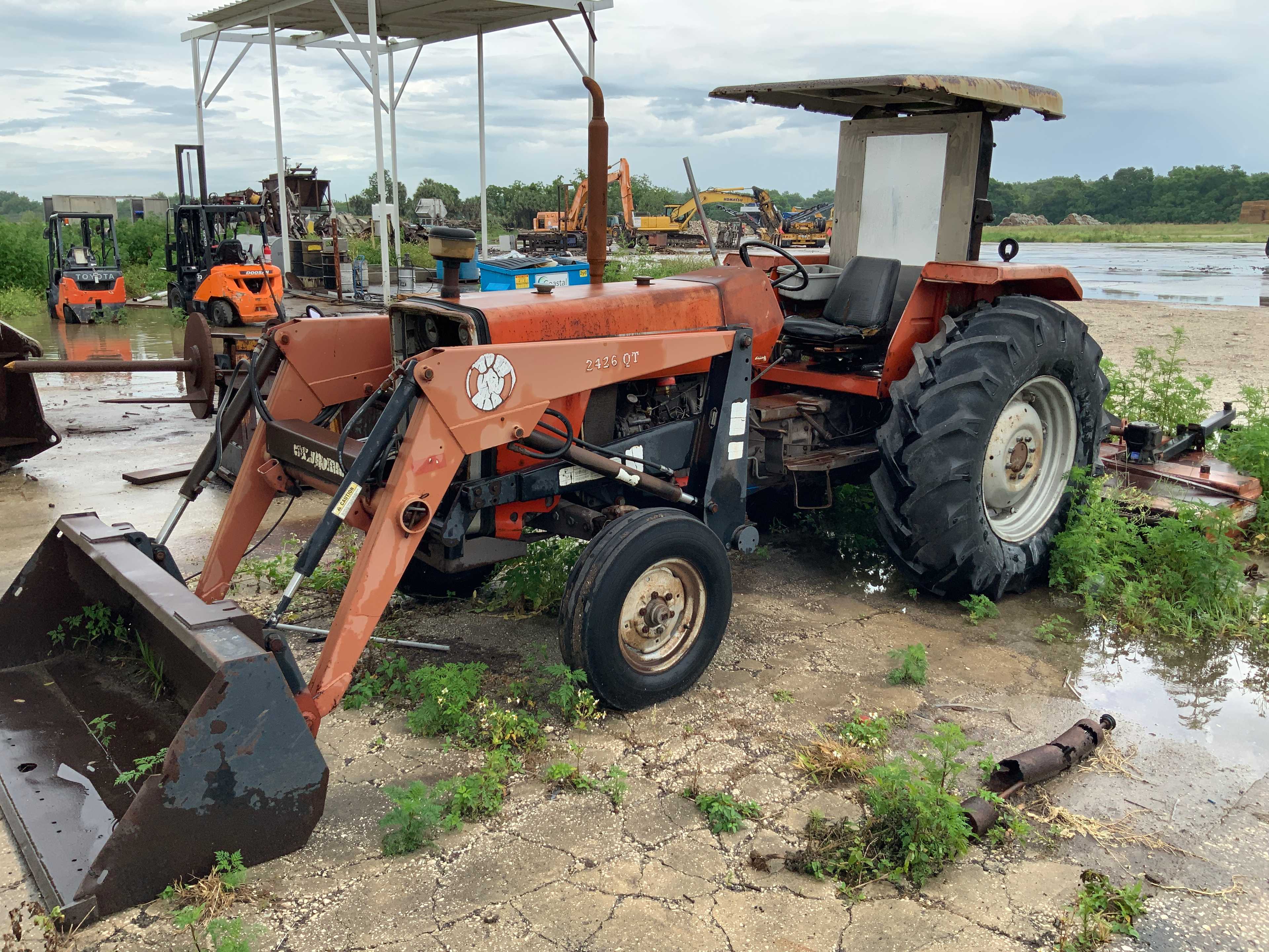 MASSEY FERGUSON 281 TRACTOR WITH MOWER ATTACHMENT - WHEEL LOADERS