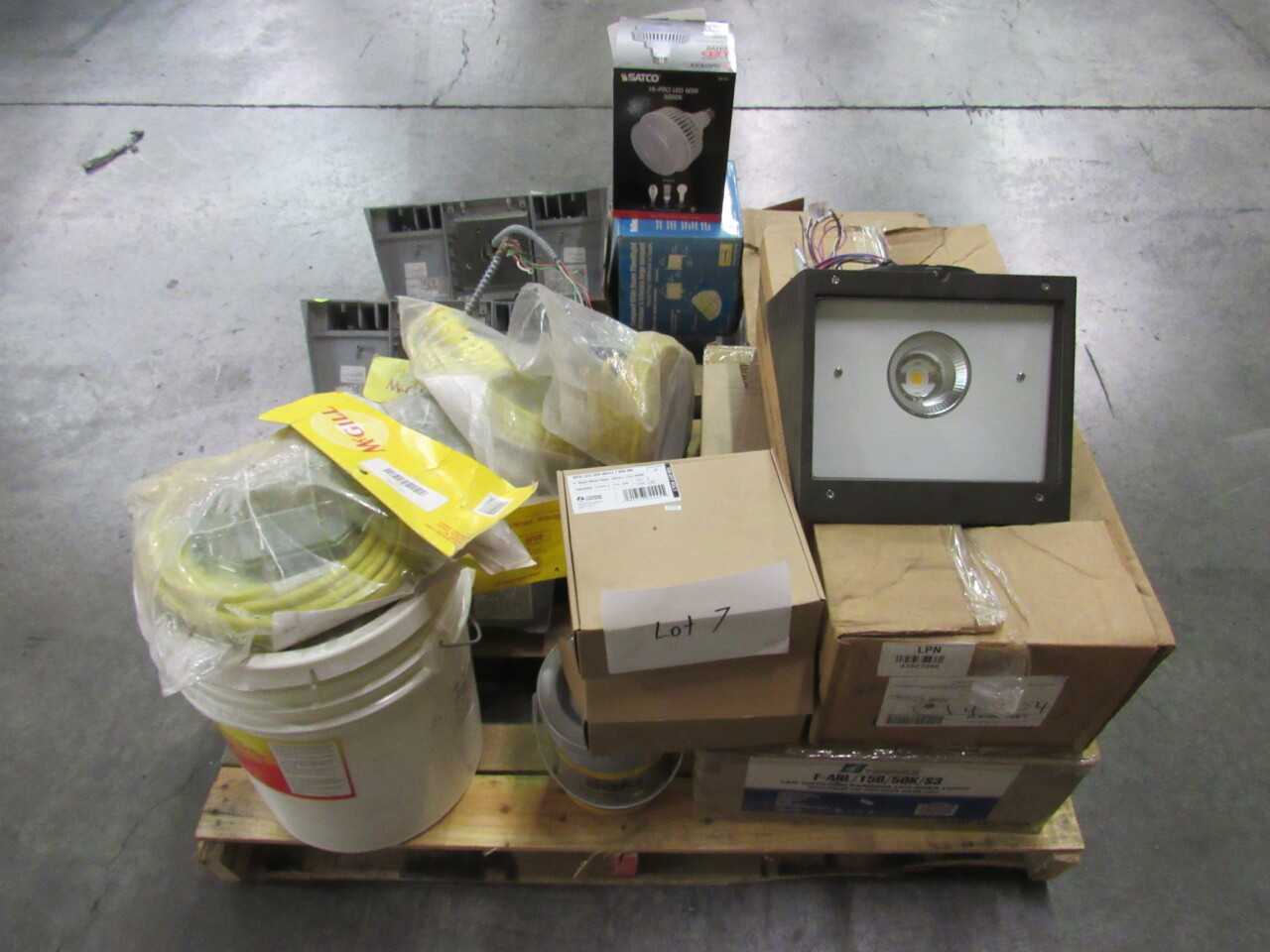 Pallet of 19x Assorted Lights, LEDs, Tools, Electrical Conduit/Fittings & Cable/Wire/Cord/Outlet - ELECTRICAL COMPONENTS