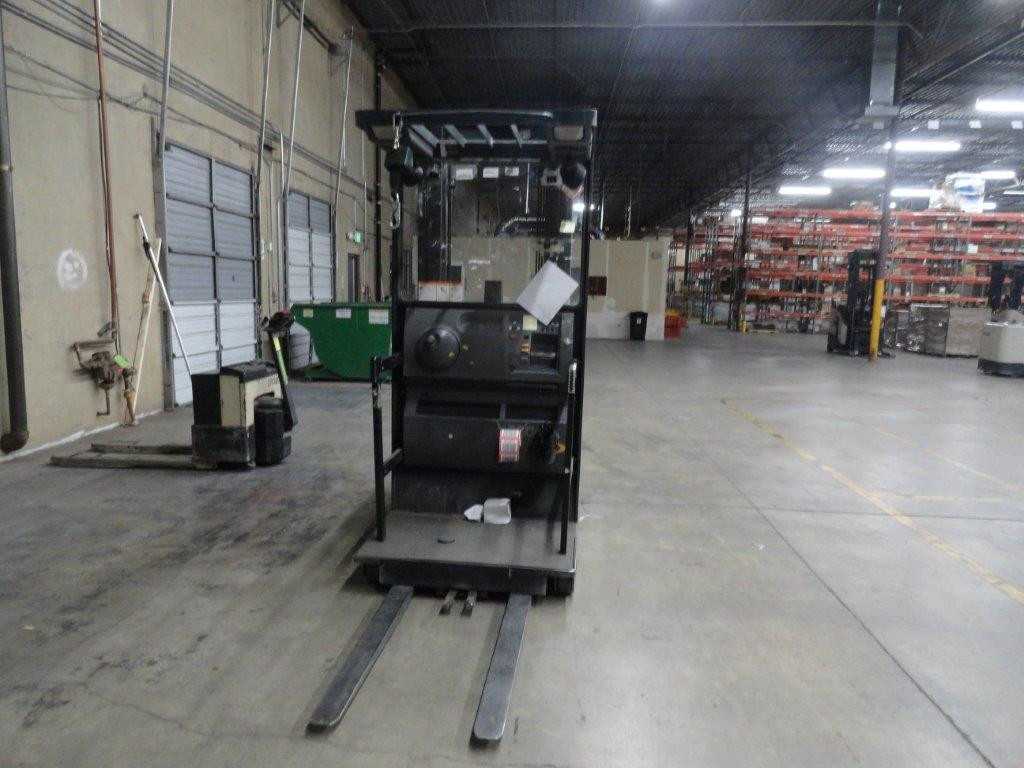 2003 CROWN ORDER PICKER, DENVER, CO - ORDER PICKER