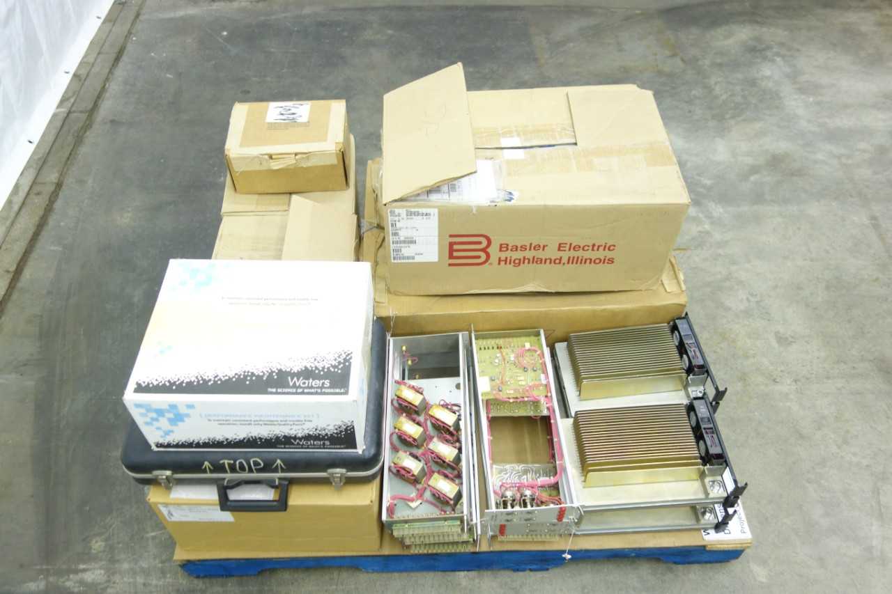 PALLET OF ASSORTED ELECTRICAL AND CONTROLS - ELECTRICAL COMPONENTS