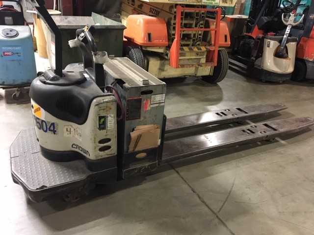 2005 Crown PE4000-80 double rider pallet jack, Lemoyne, PA - MANUAL PALLET JACKS