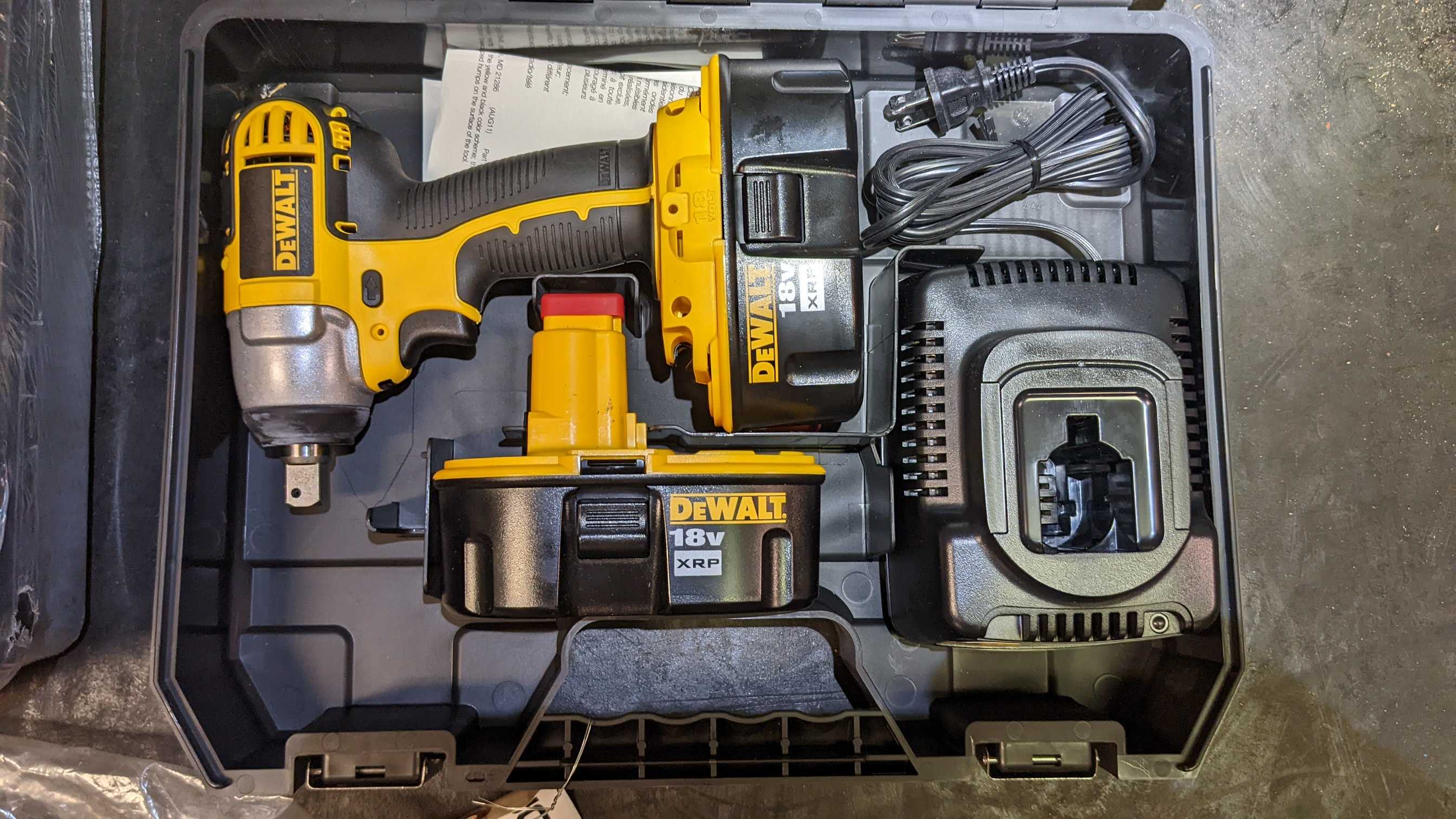 LOT OF 3 POWER TOOLS - ELECTRIC POWER TOOLS