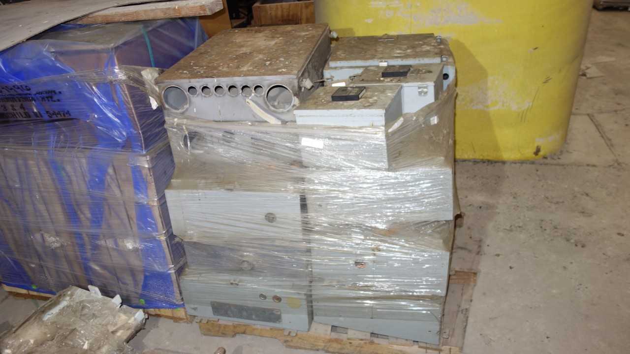 PALLET OF ASSORTED ELECTRICAL CONTROL PANEL, PATLOW MIC 2000 - ELECTRICAL COMPONENTS