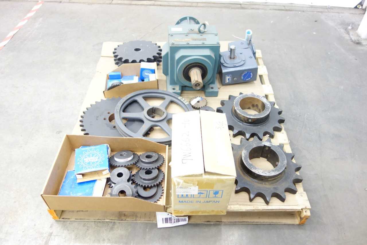 1 PALLET OF ASSORTED ROLLER CHAIN SPROCKETS, GEAR REDUCERS- MARTIN, BOSTON, YASKAWA - GEAR REDUCERS
