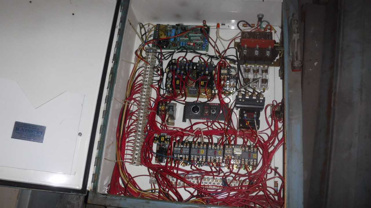 Allen Bradley Conveyer Starter - DISCONNECT SWITCHES