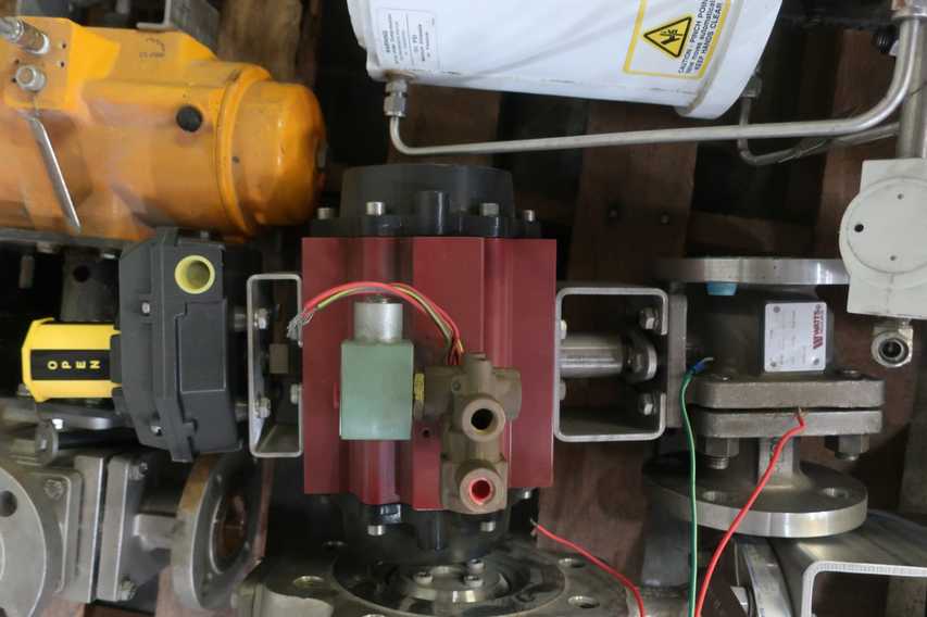 3 PALLETS OF ASSORTED PNEUMATIC VALVES - VALVES