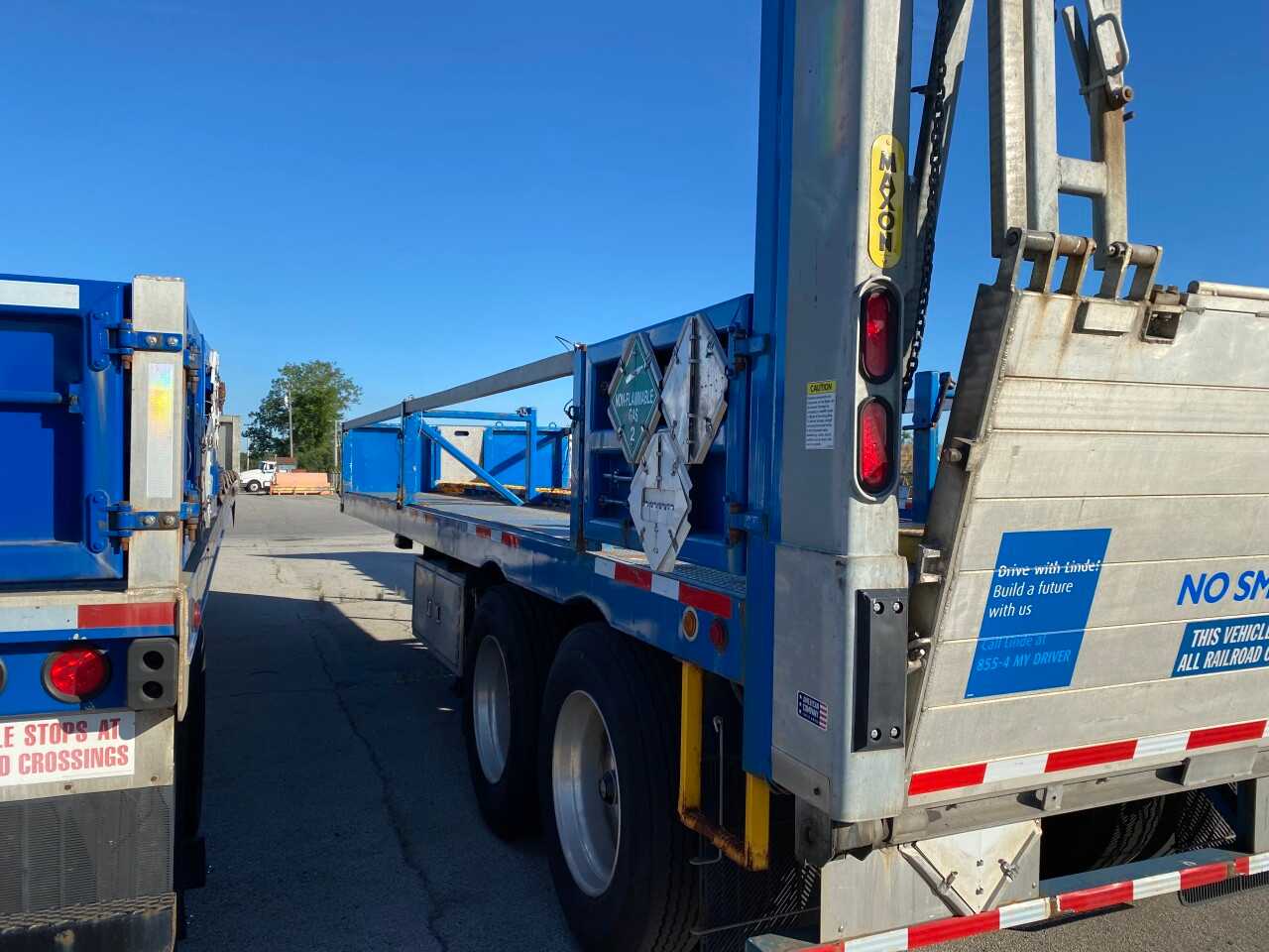 2000 Rhodes 28' Flatbed w/ Liftgate - TRAILERS