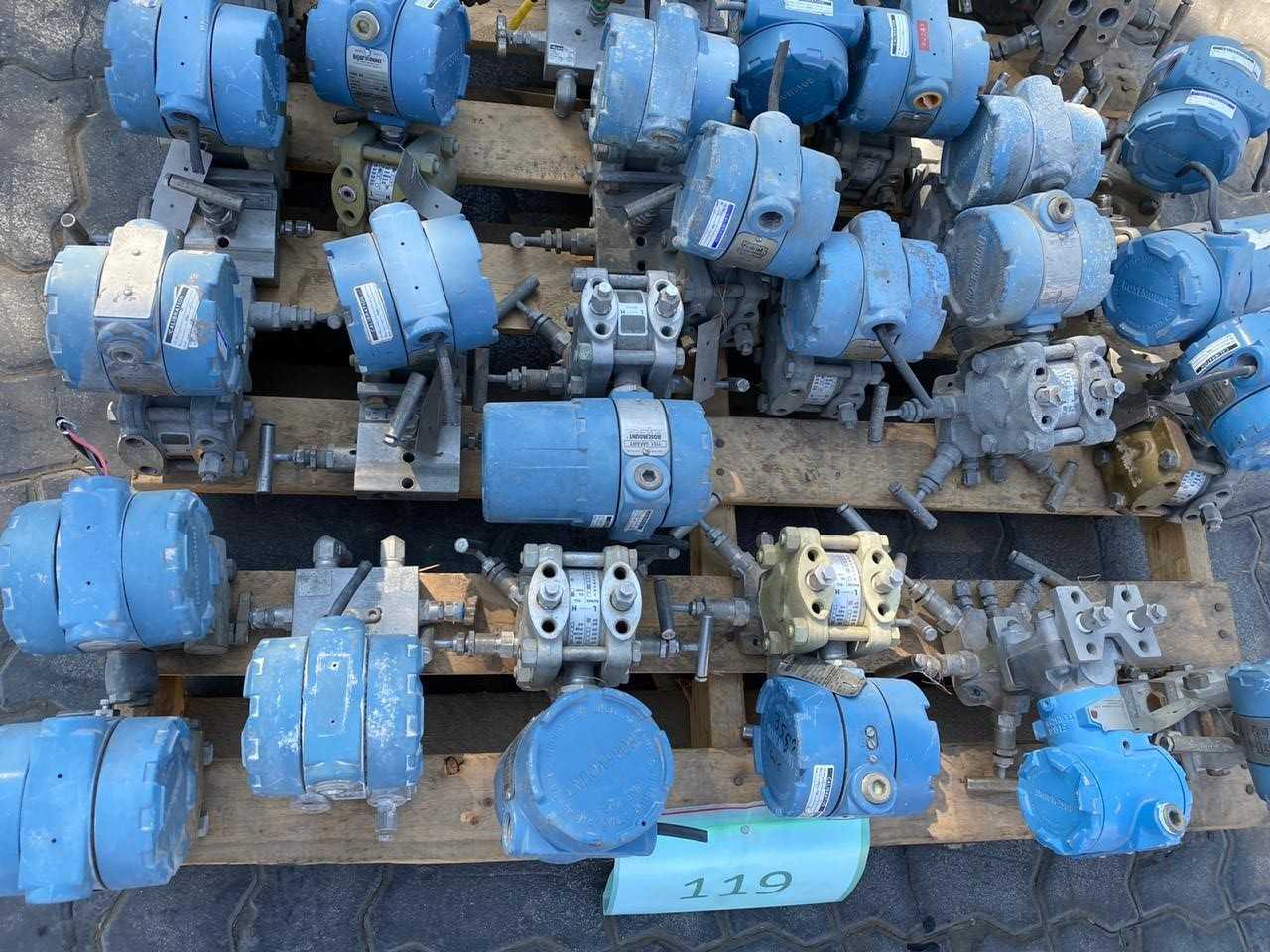 PALLETS OF ROSEMOUNT TRANSMITTERS - INSTRUMENTATION