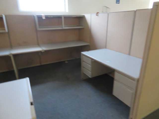 Office Furniture and Panels, Lot - MISCELLANEOUS