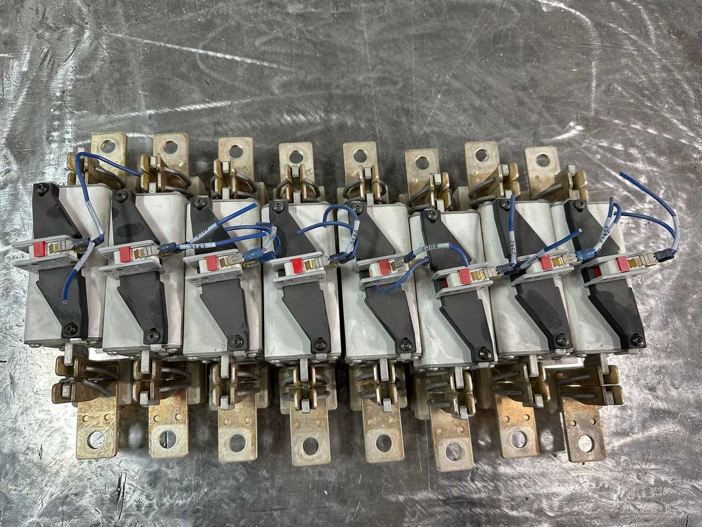 BULK LOT OF COOPER BUSSMANN FUSES QTY 8 400AMPS 750V DC - ELECTRICAL COMPONENTS BULK LOT OF COOPER BUSSMANN FUSES QTY 8 400AMPS 750V DC - ELECTRICAL COMPONENTS
