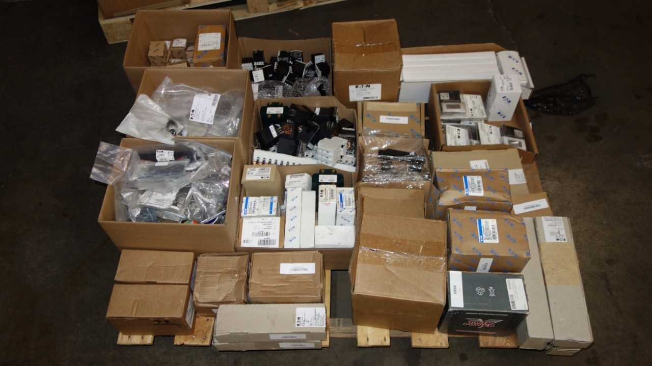 1 PALLET OF ASSORTED EATON ELECTRIC PARTS, PUSHBUTTONS - ELECTRIC MOTORS