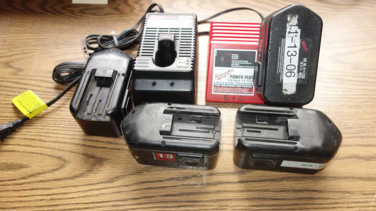 ASSORTED LOT OF 4 18V-DC BATTERIES AND 2 CHARGERS - ELECTRIC POWER TOOLS