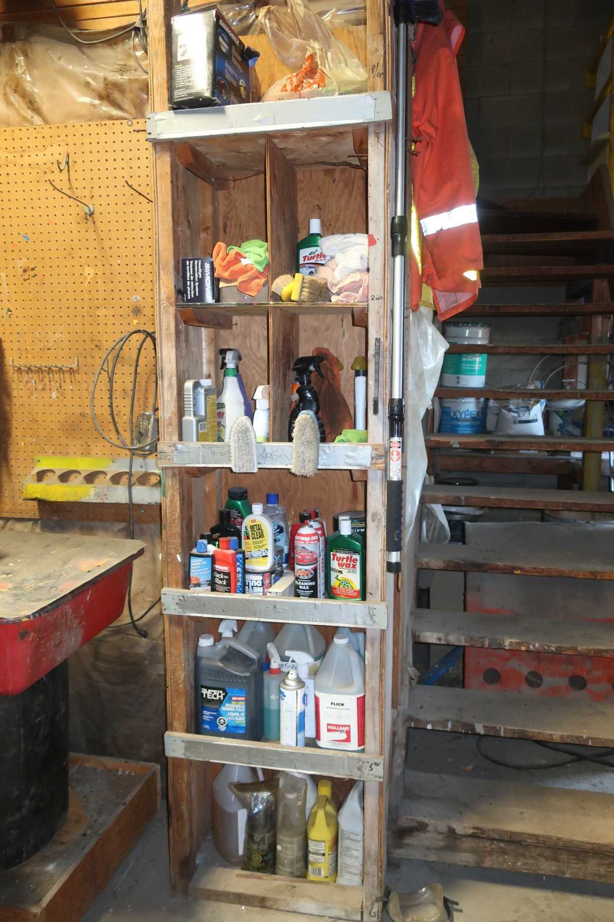 LOT OF ASSORTED CAR CLEANING SUPPLIES - INDUSTRIAL PARTS