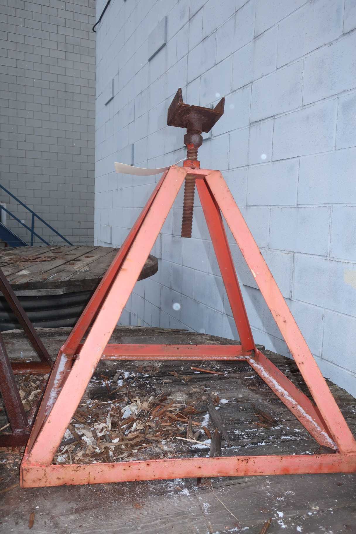 LOT OF 2 ASSORTED JACK STANDS - TRAILER MOUNTED EQUIPMENT