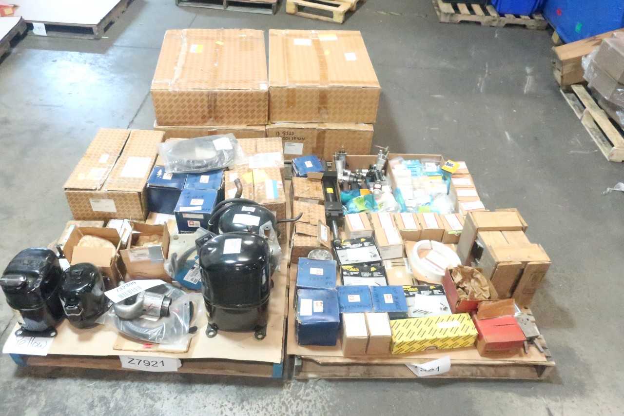 3 PALLETS OF ASSORTED PNEUMATIC TOOLS AND REPLACEMENTS PARTS - COMPRESSORS, PISTON, NOZZLES, NUTRUNNER , VALVE KITS, MISC. - ATLAS COPCO - VALVES