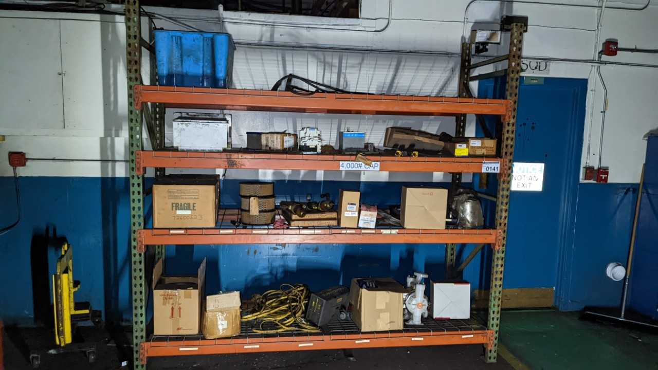 Contents on rack with 3 Loadmate LM 05, Ingersoll air intake filter 39708466 - SHELVING