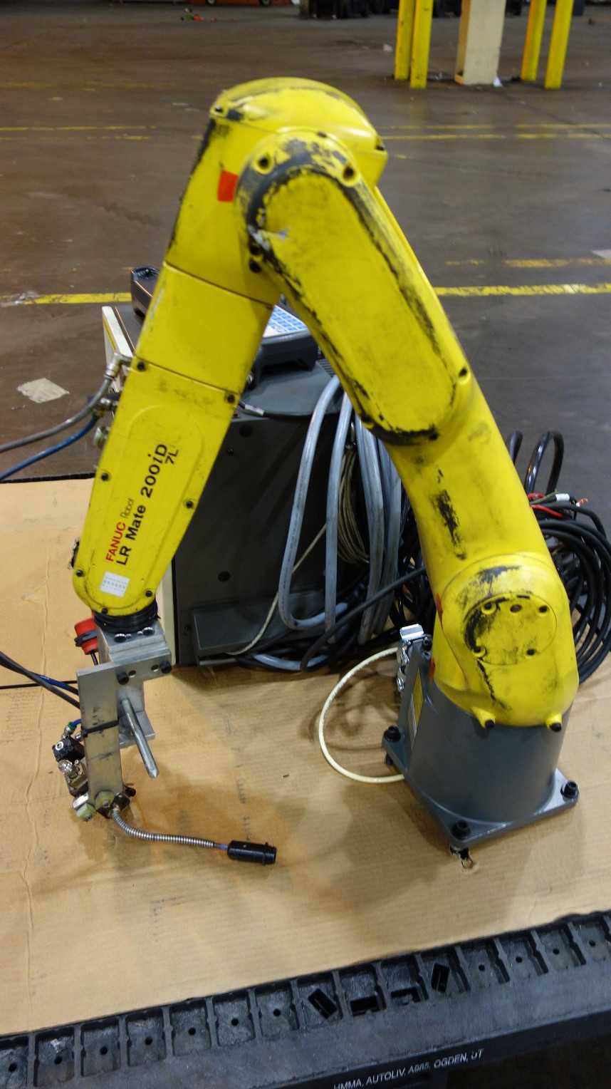 FANUC LR MATE 200ID/7L R-30IB LONG REACH ROBOT, A05B-2651-B021 CONTROLLER, A05B-2255-C105 TEACH PENDANT, A05B-1142-B301 TYPE - INDUSTRIAL ROBOTS