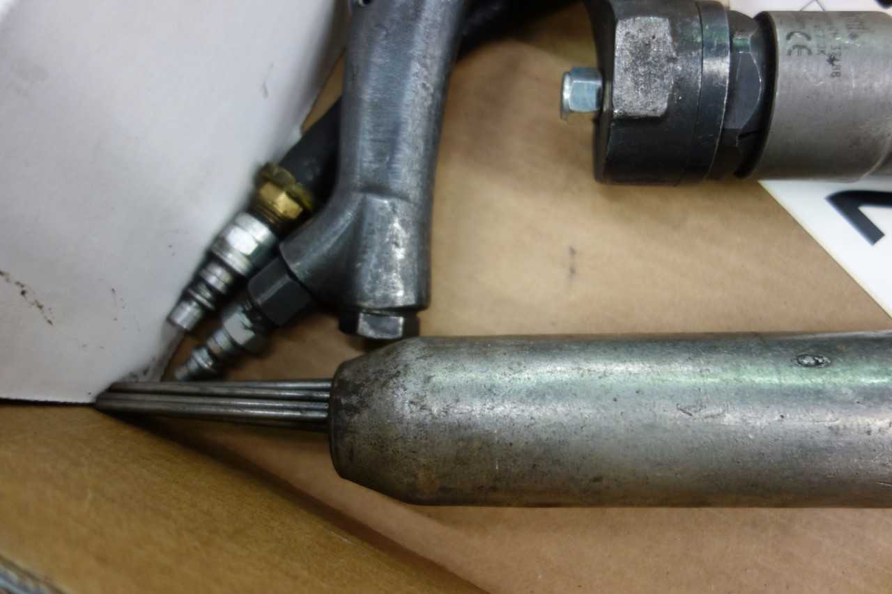 LOT OF 2 INGERSOLL RAND 182 PNEUMATIC SCALERS - PNEUMATIC POWER TOOL