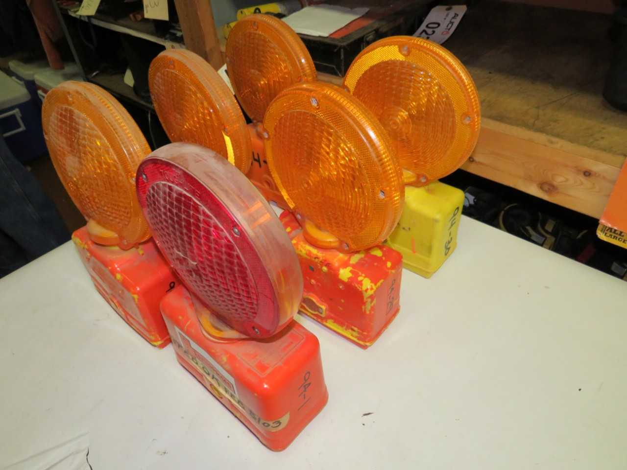 LOT OF 6 ASSORTED CONSTRUCTION CAUTION STROBE LIGHTS - LIGHTING