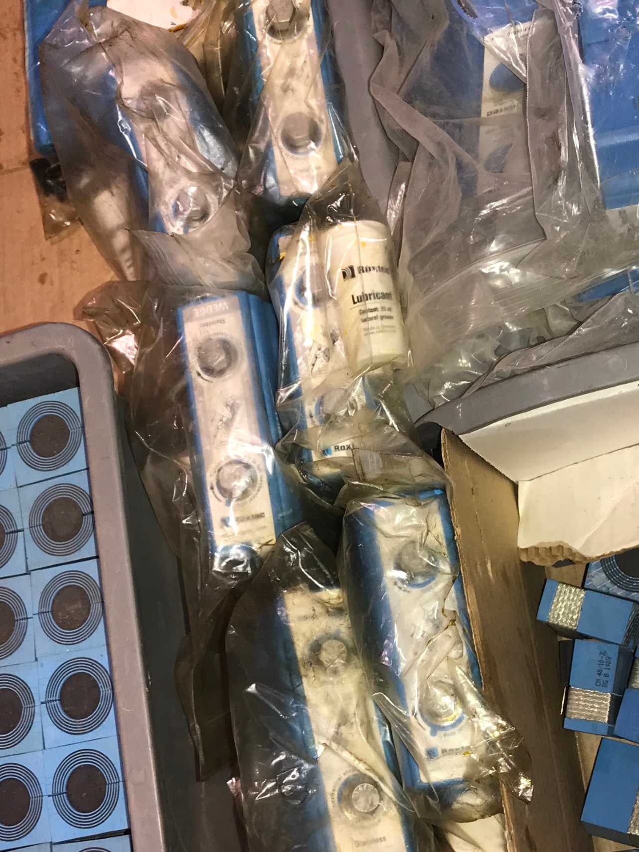 ROXTEC WEDGES AND CABLE GRIP (FULL PALLET) - INDUSTRIAL PARTS