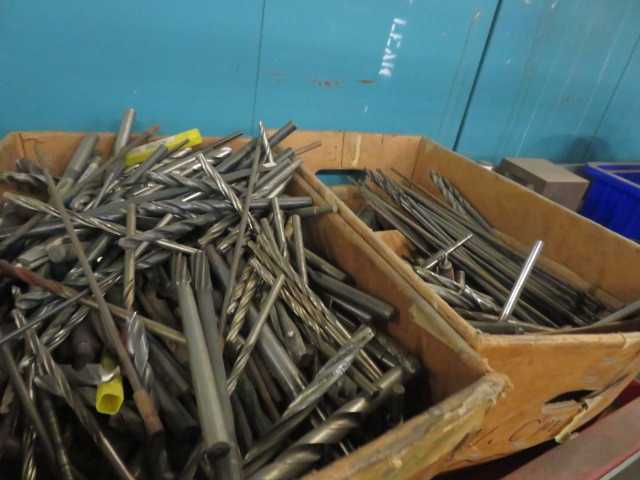 7 Drawer Tool Box Snap On and contents, missing 2 drawers - MISCELLANEOUS