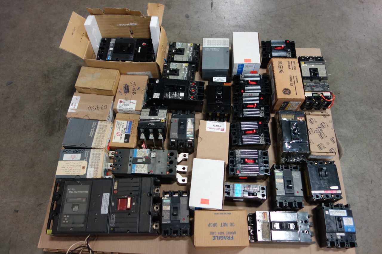 1 PALLET OF ASSORTED MOLDED CASE CIRCUIT BREAKERS- WESTINGHOUSE, CUTLER-HAMMER, FUJI, GENERAL ELECTRIC - CIRCUIT BREAKERS
