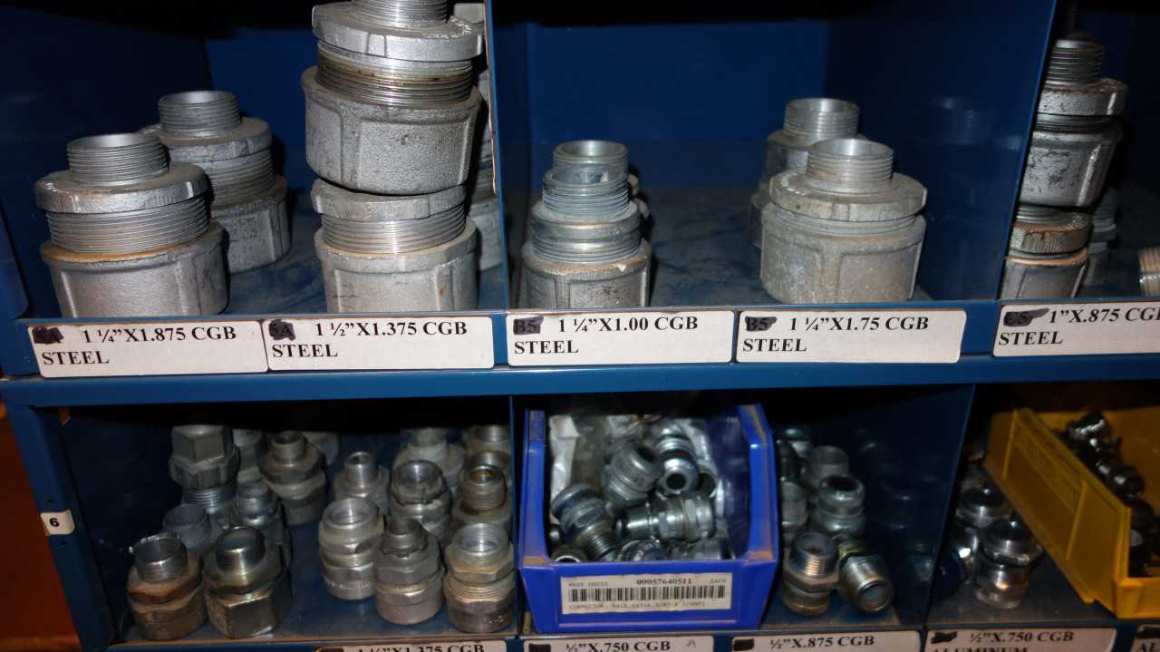 CONTENTS OF 4X STACKED PIGEON HOLE CABINET, ASSORTED ELECTRICAL CABLE CONNECTORS - ELECTRICAL COMPONENTS