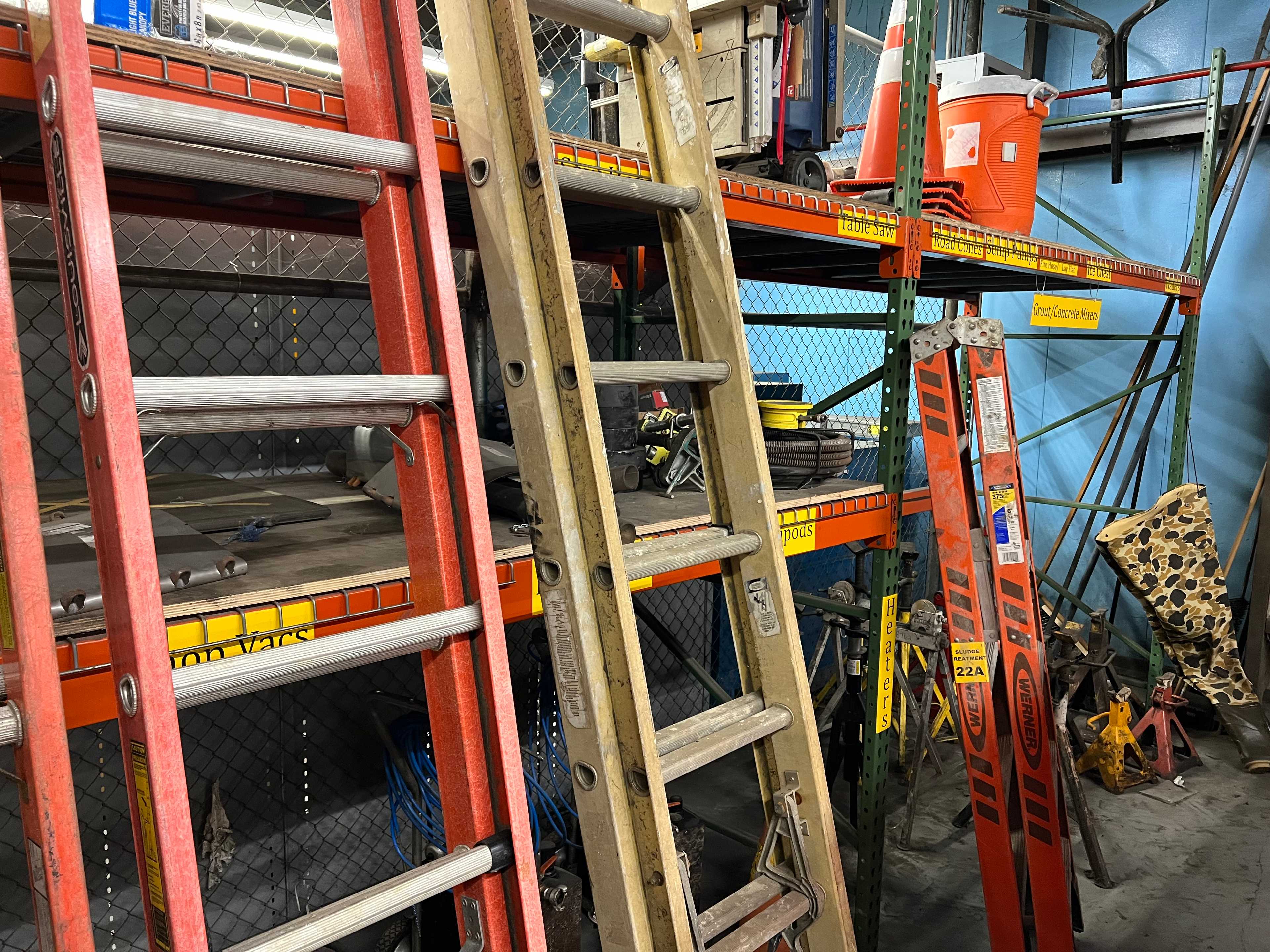 LOT OF PALLET RACKING - PALLET RACKING