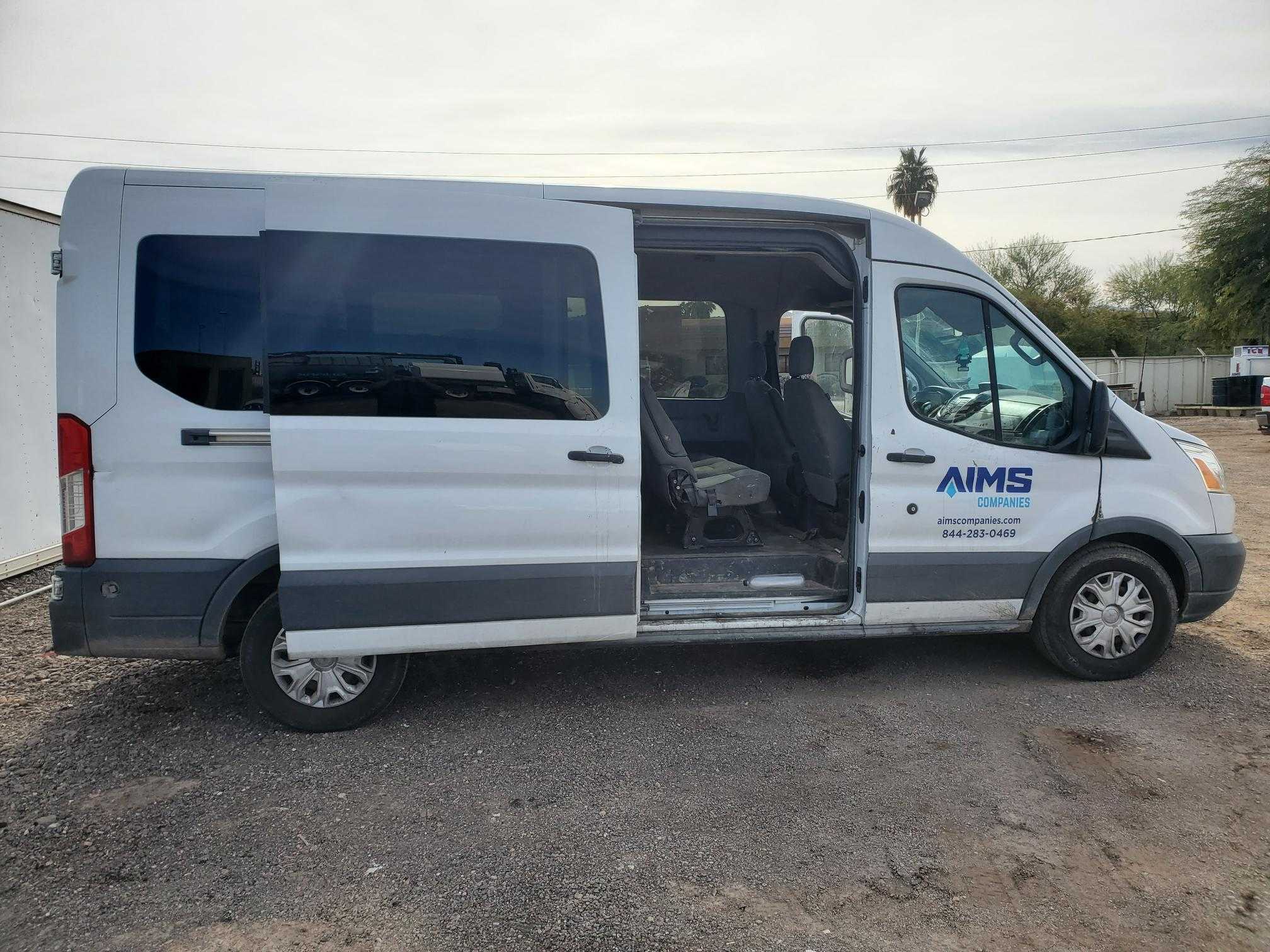 2016 Ford Transit E250 12 PASS - BUSES