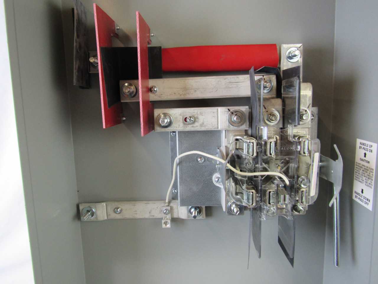 Quantity of 1 New Surplus Eaton UTH7330TCH Meter Socket Ringless 320A 600V 3Ph 7Jaws NEMA 3R - CIRCUIT BREAKERS