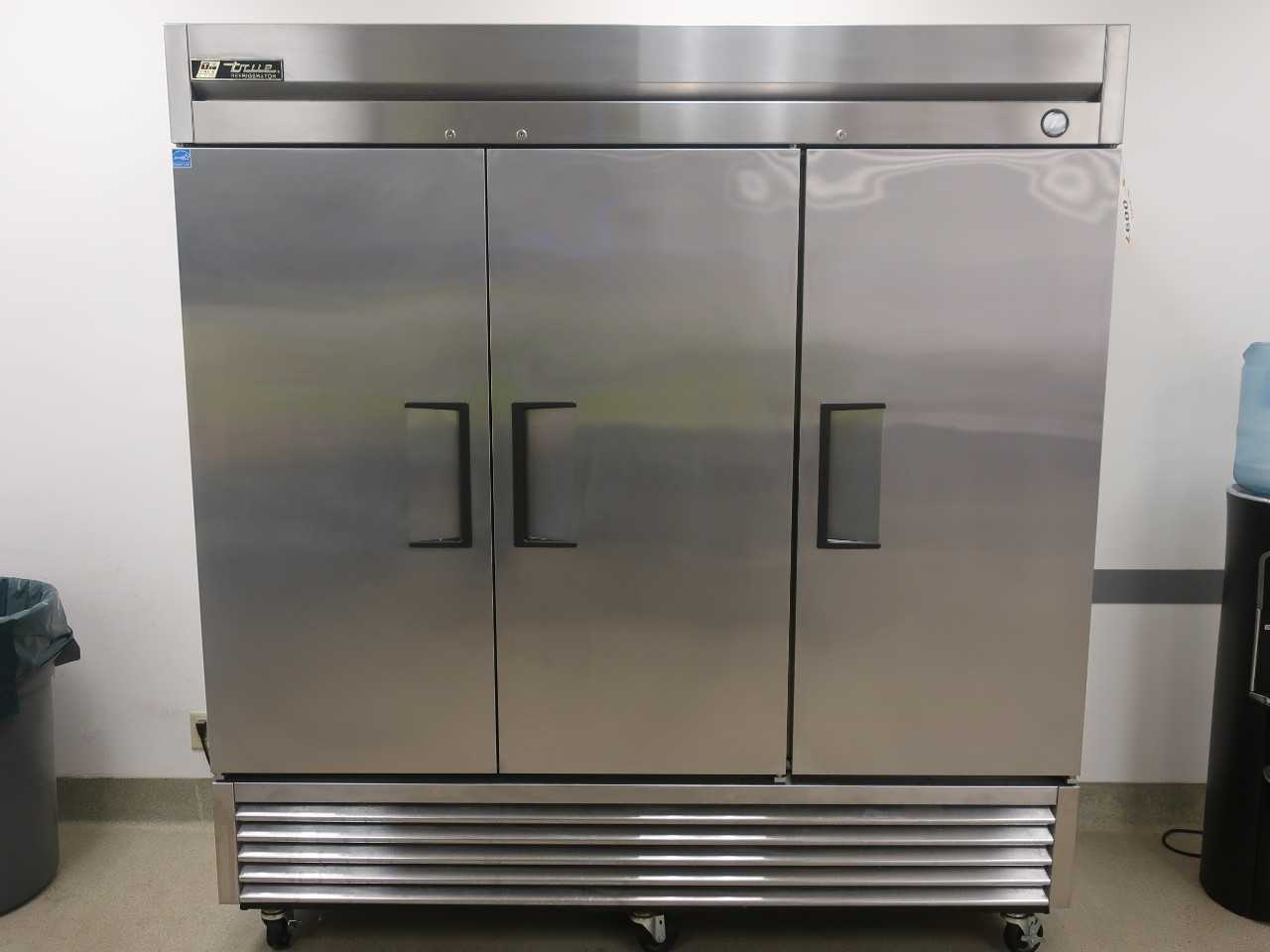 3-door reach-in commercial refrigerator, 72 cu.ft. - PROCESS EQUIPMENT