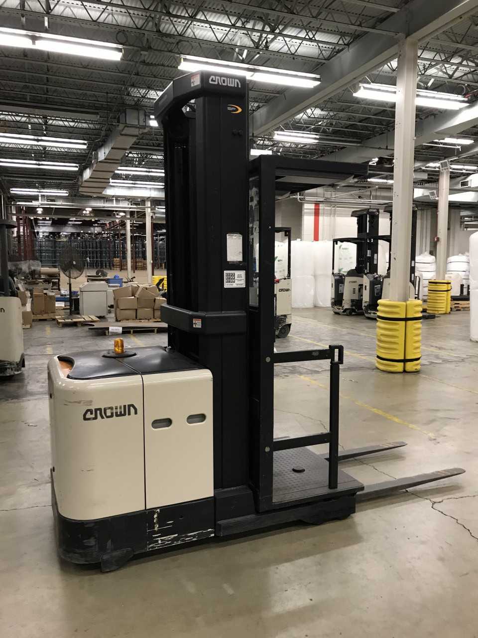 2008 Crown SP3510-30 order picker, Rogers, MN - ORDER PICKER