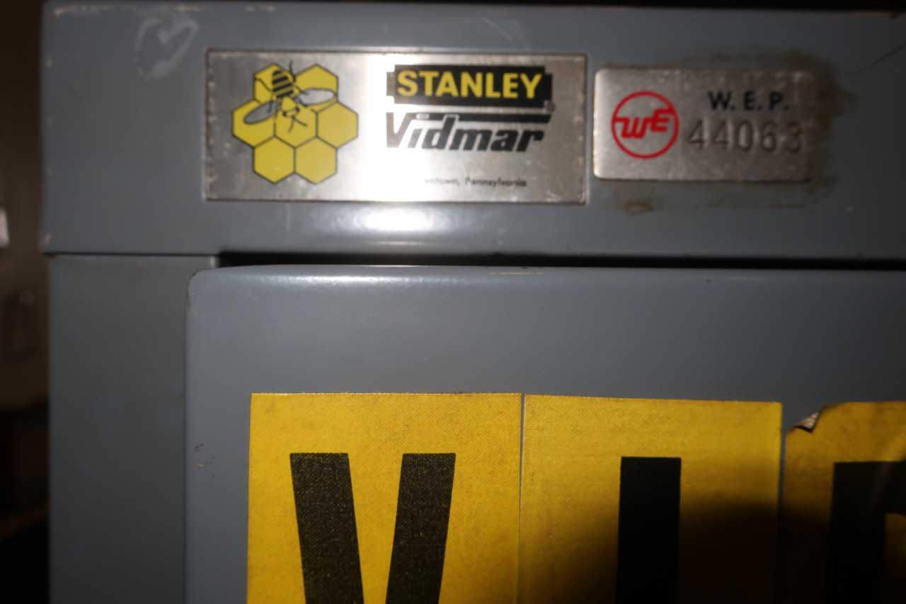 STANLEY VIDMAR 4 SHELF TOOL STORAGE CABINET - TOOL STORAGE