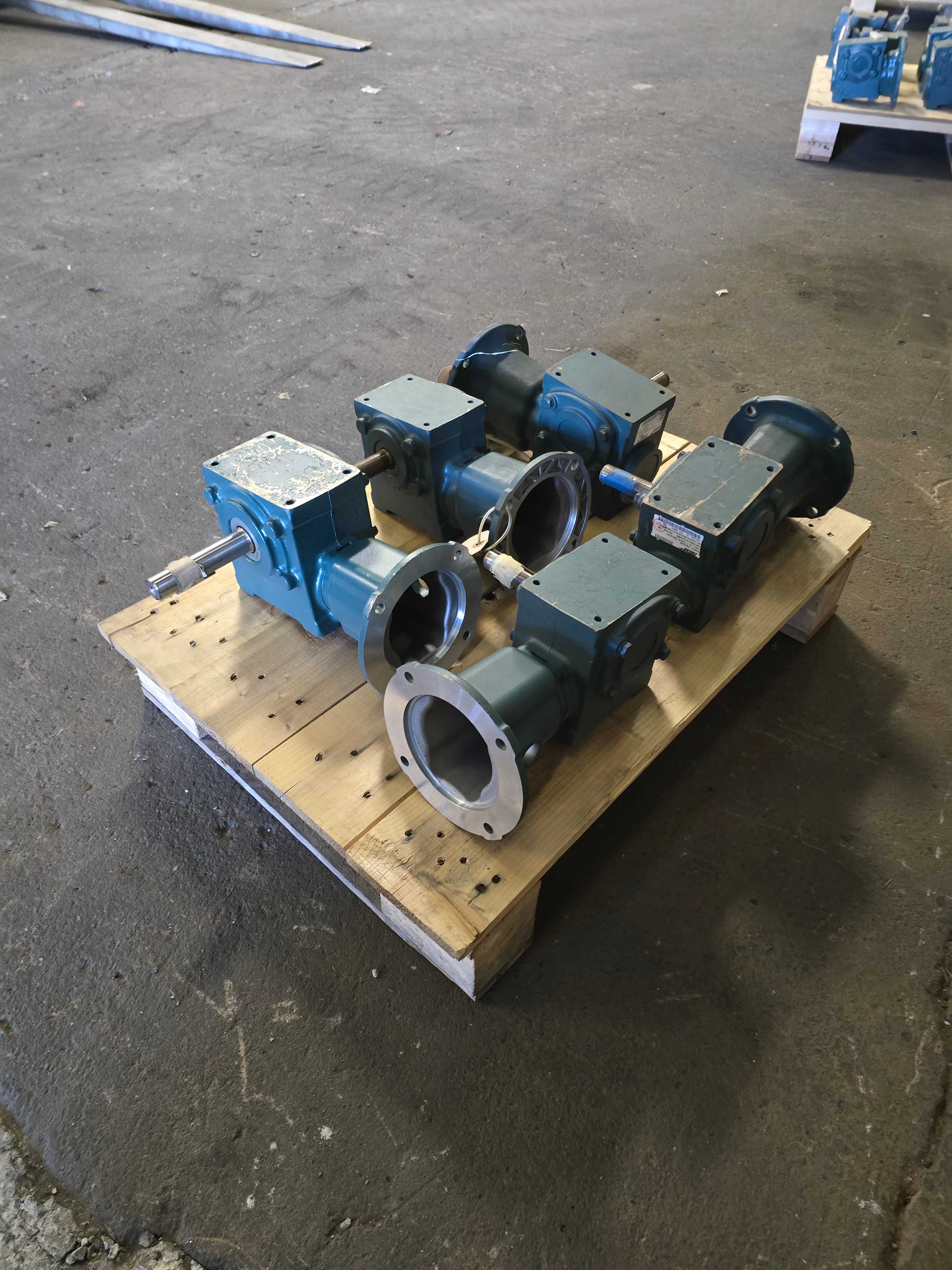 LOT OF 5 DODGE TIGEAR RIGHT ANGLE GEAR REDUCERS - GEAR REDUCERS