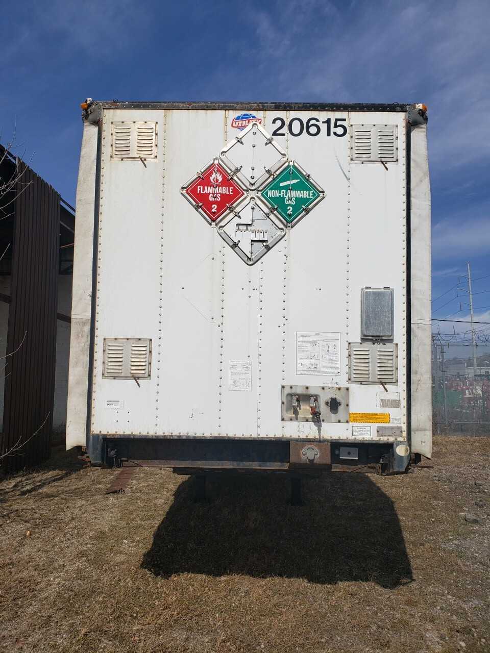 2006 Utility 12 pallet curtainside w/liftgate Trailer - TRAILERS