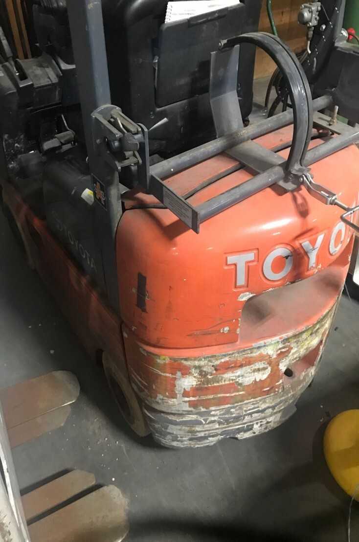#1 / Toyota Propane Lift - FORKLIFTS