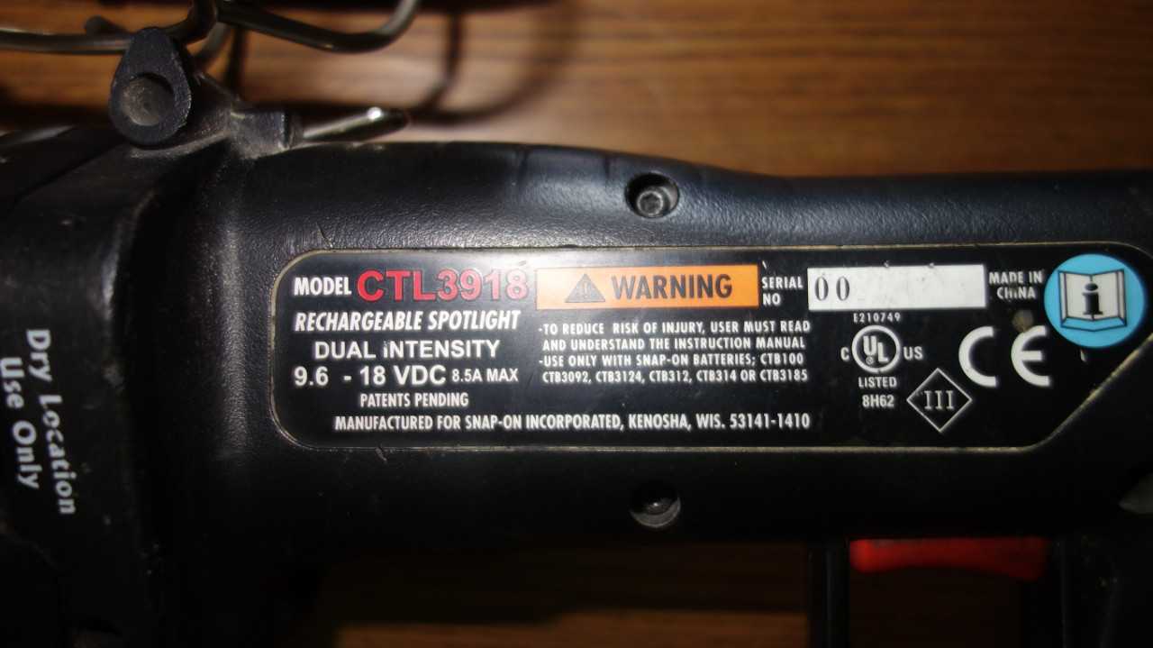 LOT OF 2 SNAP ON CTL3918 RECHARGEABLE SPOTLIGHT - ELECTRIC POWER TOOLS