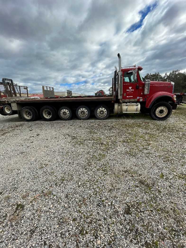 2003 International  Flatbed Truck - FLATBED TRUCKS