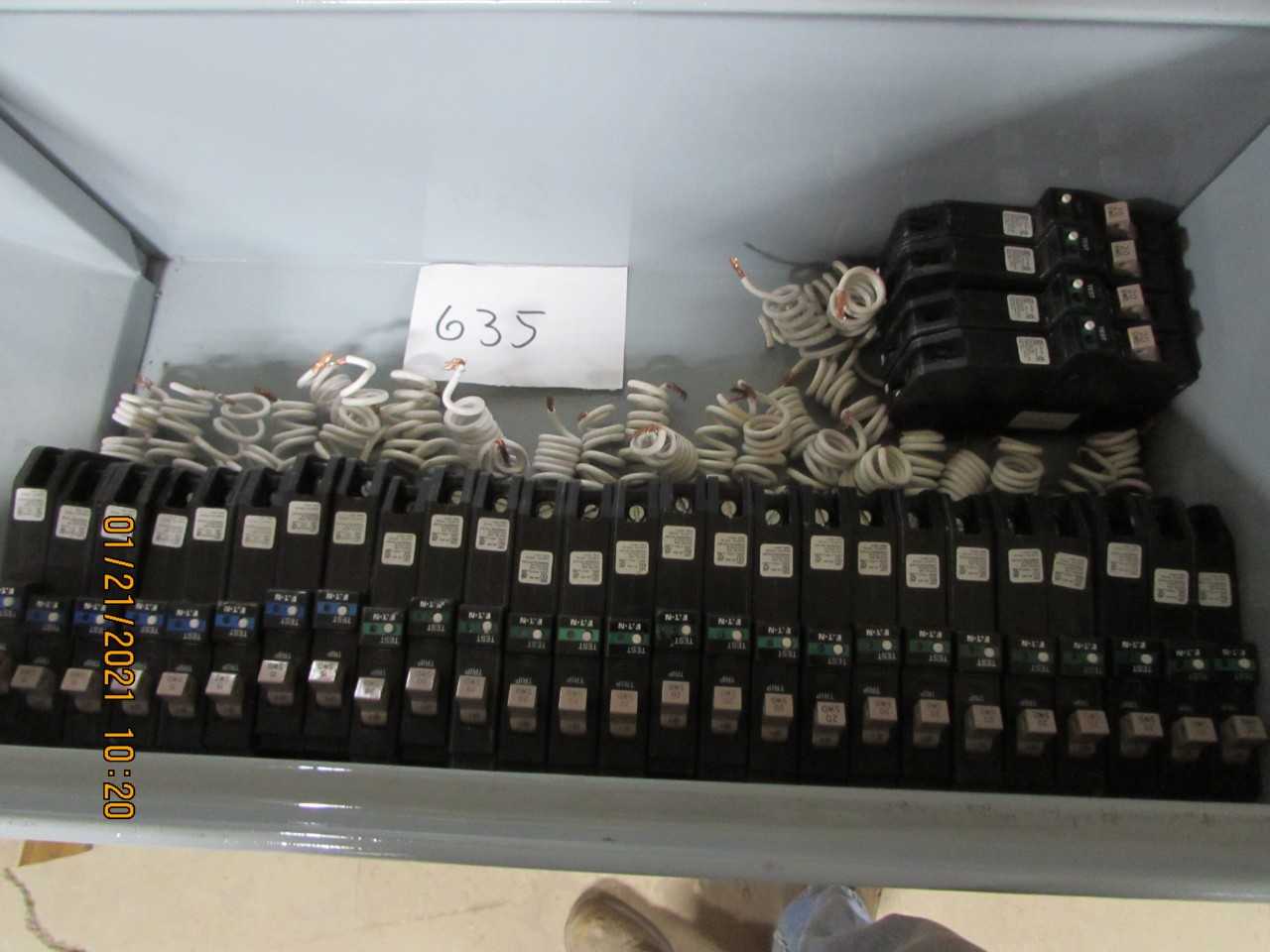 Eaton Circuit Breakers - CIRCUIT BREAKERS