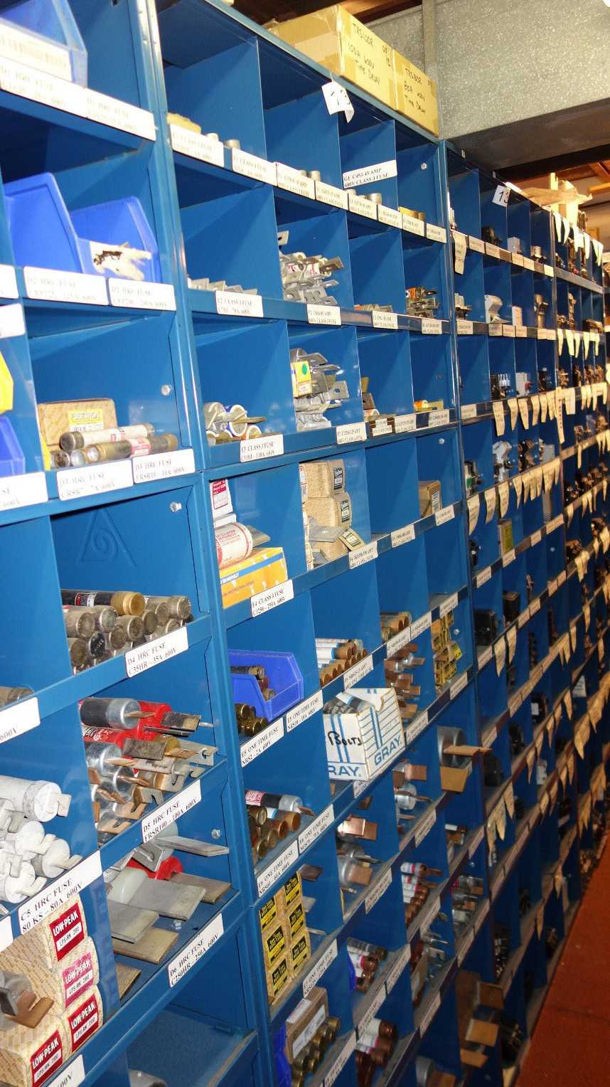 LOT OF ASSORTED FUSES - FUSES