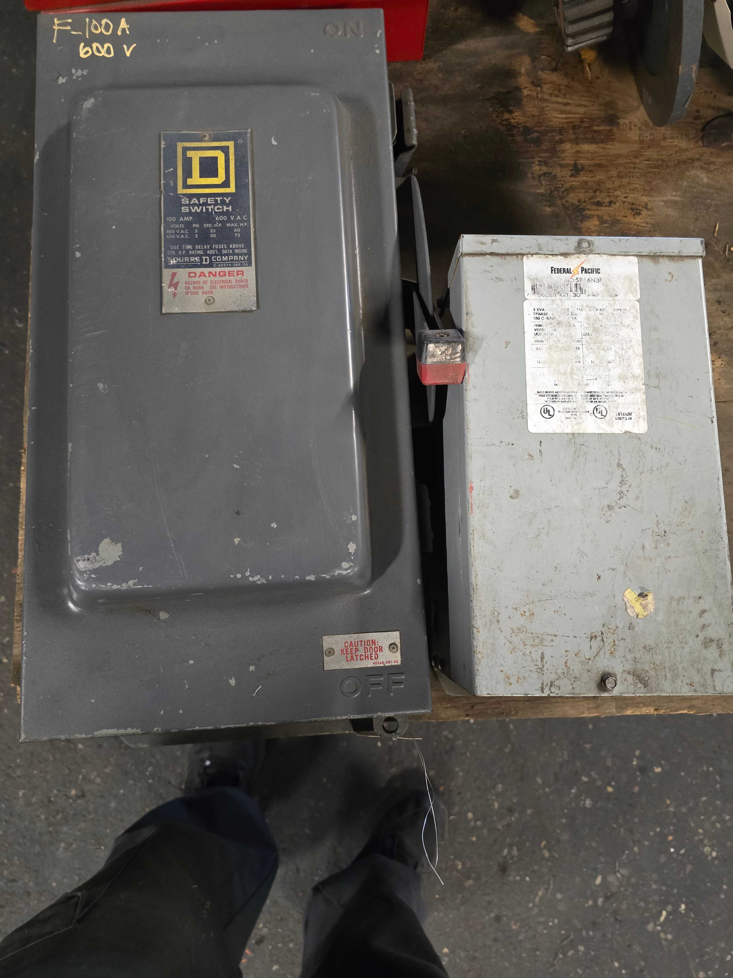 SQUARE D 100 AMP DISCONNECT & FEDERAL PACIFIC 3 KVA TRANSFORMER - ELECTRICAL COMPONENTS